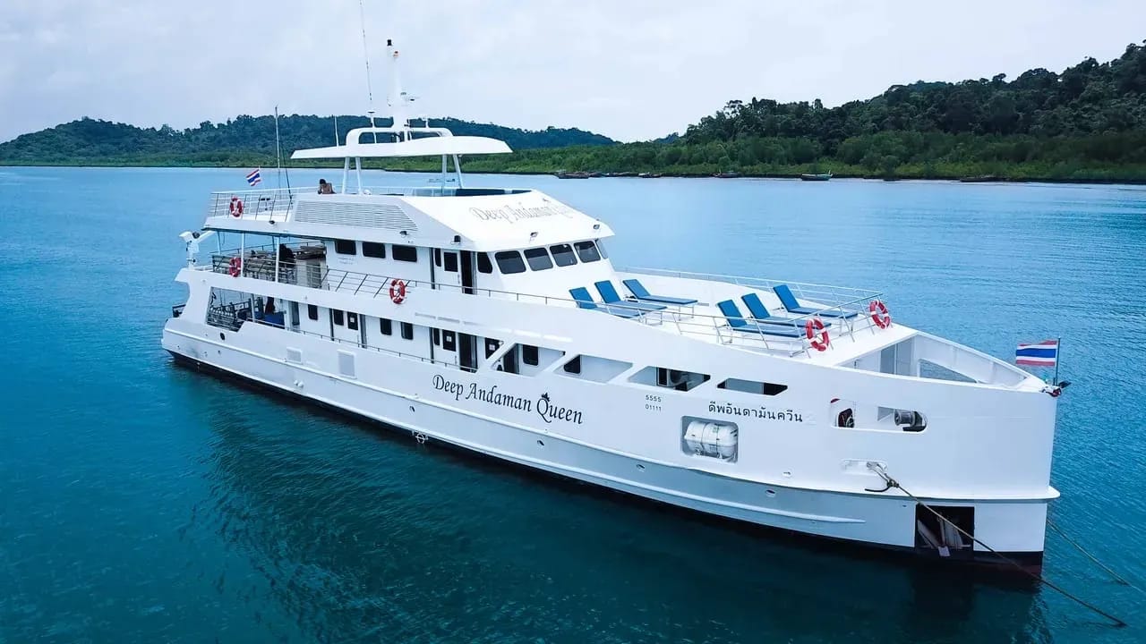 Andaman Queen Liveaboard Similan luxury vessel